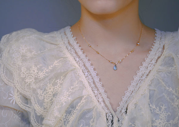 Γυναικείο μοντέρνο κολιέ με πέτρες