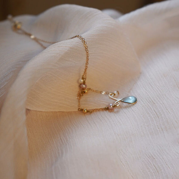 Γυναικείο μοντέρνο κολιέ με πέτρες