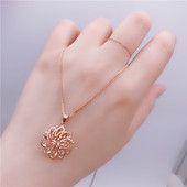 Γυναικείο χρυσό κολιέ με μεταλλικό μενταγιόν