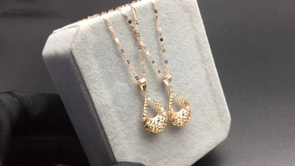 Γυναικείο κομψό κολιέ με διακοσμητικές πέτρες