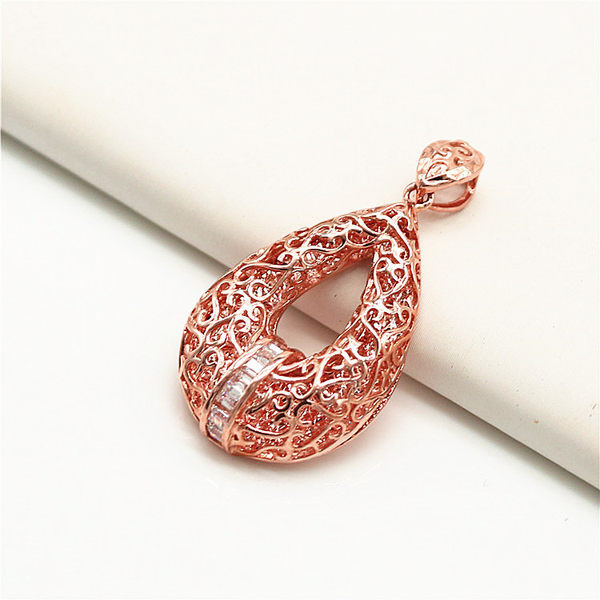 Γυναικείο κολιέ με μενταγιόν - χρυσό χρώμα