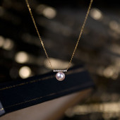 Μοντέρνο γυναικείο κολιέ με πέρλες και πέτρες