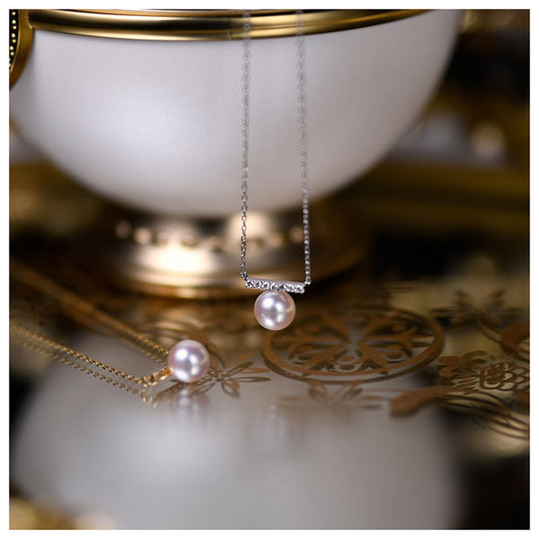 Μοντέρνο γυναικείο κολιέ με πέρλες και πέτρες