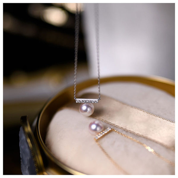 Μοντέρνο γυναικείο κολιέ με πέρλες και πέτρες