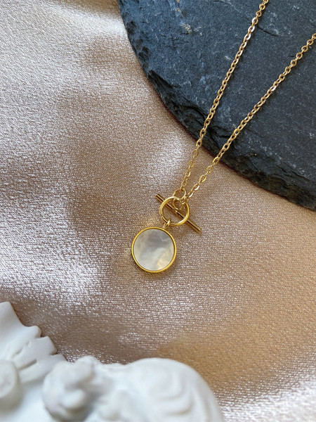 Γυναικείο κολιέ με πέτρινο μενταγιόν