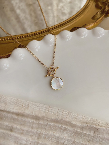 Γυναικείο κολιέ με πέτρινο μενταγιόν