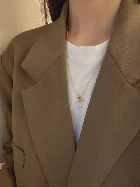 Γυναικείο κολιέ με πέτρινο μενταγιόν