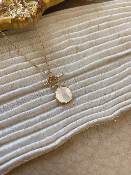 Γυναικείο κολιέ με πέτρινο μενταγιόν