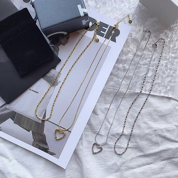 Γυναικείο κομψό κολιέ με μενταγιόν καρδιά