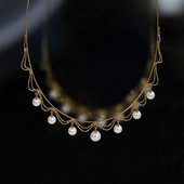 Κομψό κολιέ με πέρλες