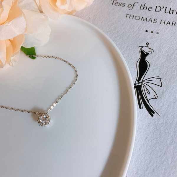 Γυναικεία λεπτή αλυσίδα με μενταγιόν