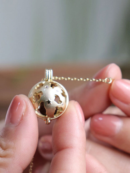 Γυναικείο χρυσό κολιέ με στρογγυλό μενταγιόν