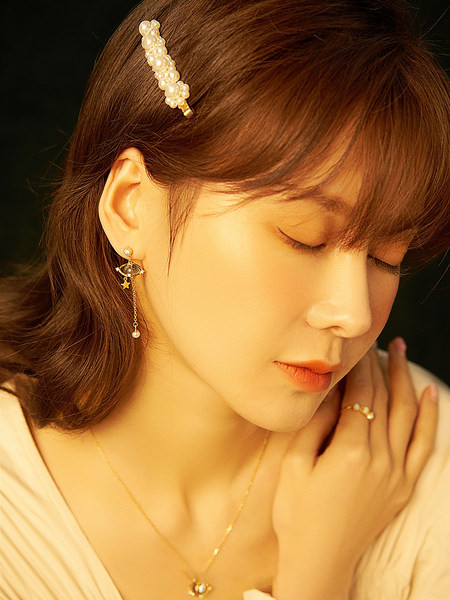 Ženska planetarna ogrlica s ukrasnim kamenčićima