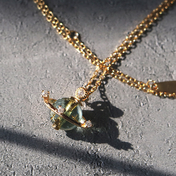 Ženska planetarna ogrlica s ukrasnim kamenčićima