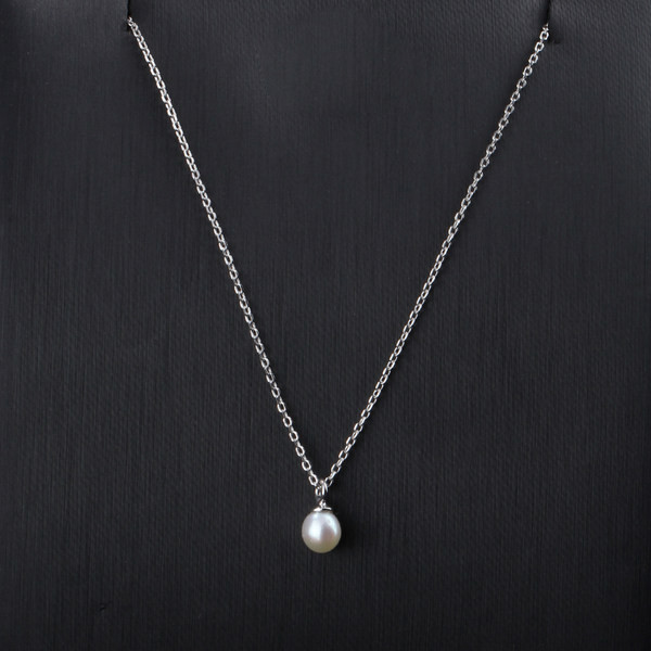 Õrn pärliripatsiga kaelakee