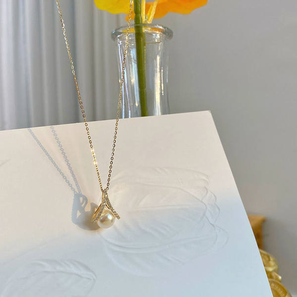 Γυναικείο κολιέ μενταγιόν και πέρλες