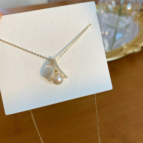 Γυναικείο κολιέ μενταγιόν και πέρλες