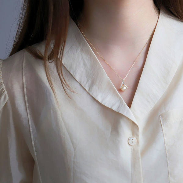 Γυναικείο κολιέ μενταγιόν και πέρλες