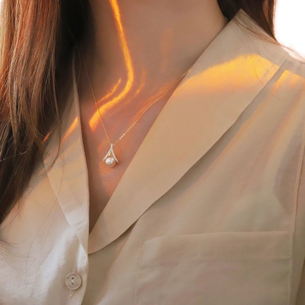 Γυναικείο κολιέ μενταγιόν και πέρλες