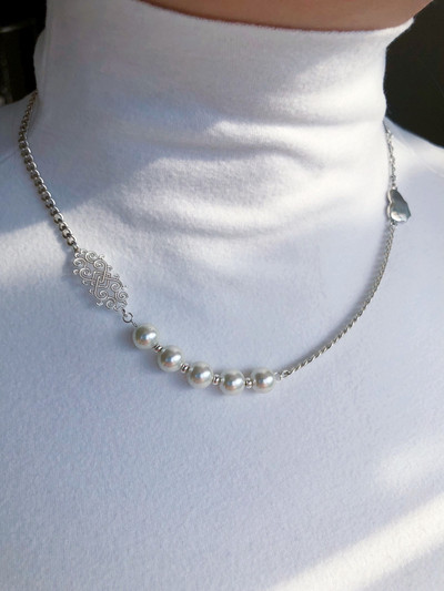 Γυναικείο κολιέ σε ασημί χρώμα - δύο μοντέλα