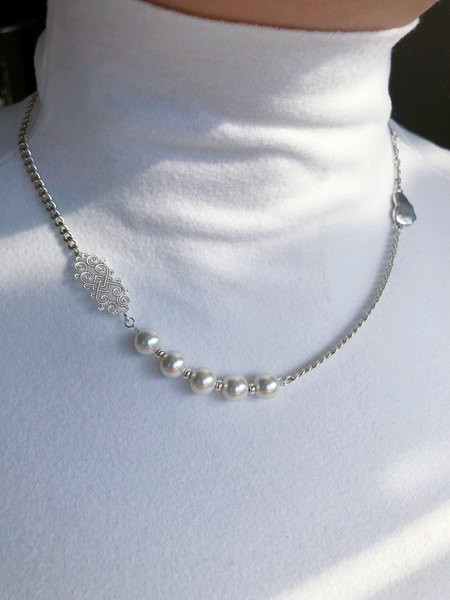 Γυναικείο κολιέ σε ασημί χρώμα - δύο μοντέλα