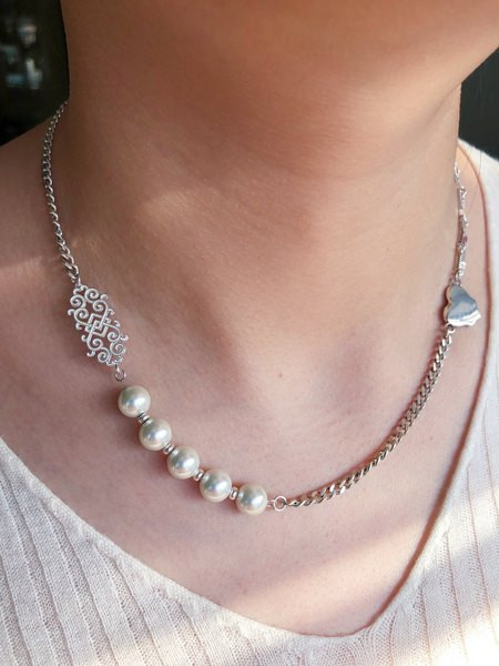 Γυναικείο κολιέ σε ασημί χρώμα - δύο μοντέλα