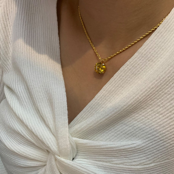 Μοντέρνο γυναικείο κολιέ με πέτρινο μενταγιόν