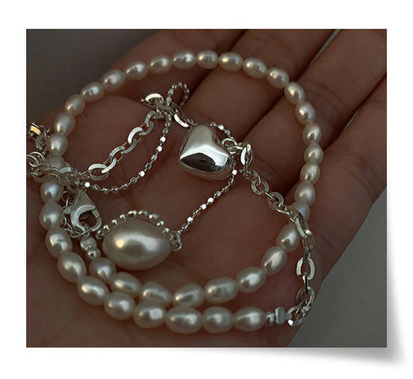 Γυναικείο κολιέ με μενταγιόν σε ασημί χρώμα