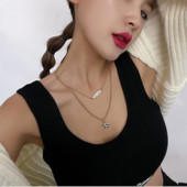 Naiste kahekihiline ripatsi ja kirjaga kaelakee