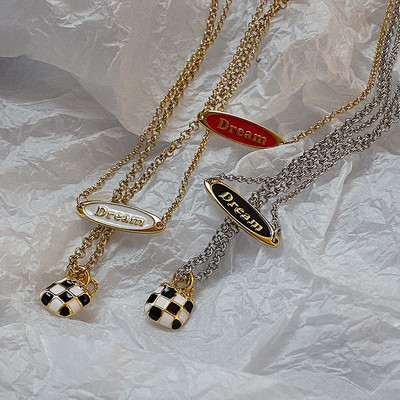 Naiste kahekihiline ripatsi ja kirjaga kaelakee