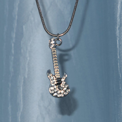 Γυναικείο κολιέ με μενταγιόν κιθάρας με διακοσμητικές πέτρες