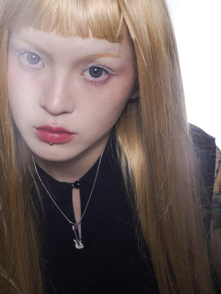 Γυναικείο κολιέ με μενταγιόν κιθάρας με διακοσμητικές πέτρες