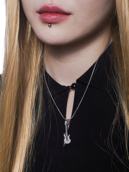 Γυναικείο κολιέ με μενταγιόν κιθάρας με διακοσμητικές πέτρες