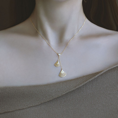 Γυναικείο κολιέ με μενταγιόν σε σχήμα αχιβάδας