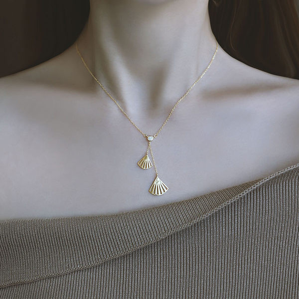 Γυναικείο  κολιέ με μενταγιόν σε σχήμα αχιβάδας