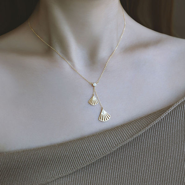 Γυναικείο  κολιέ με μενταγιόν σε σχήμα αχιβάδας