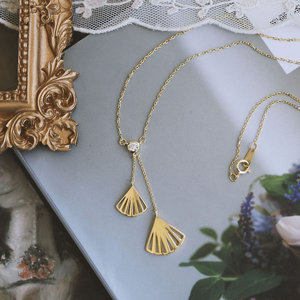 Γυναικείο  κολιέ με μενταγιόν σε σχήμα αχιβάδας