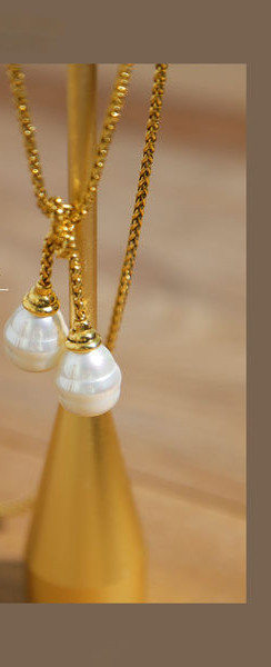 Μοντέρνο γυναικείο κολιέ με μενταγιόν - χρυσό χρώμα