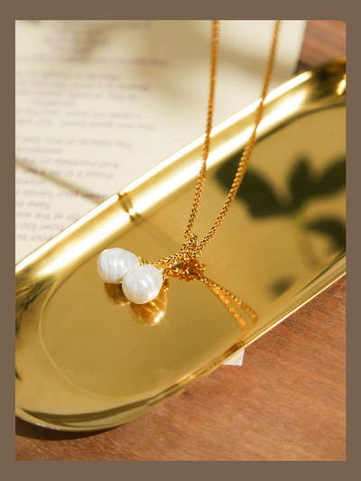 Μοντέρνο γυναικείο κολιέ με μενταγιόν - χρυσό χρώμα