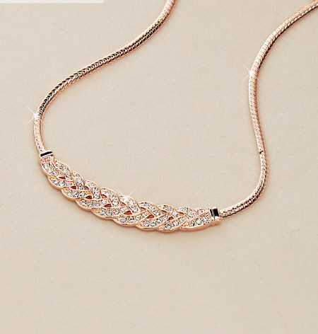 Moderna ogrlica s kamenčićima