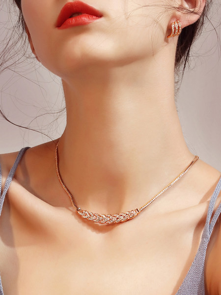 Moderna ogrlica s kamenčićima