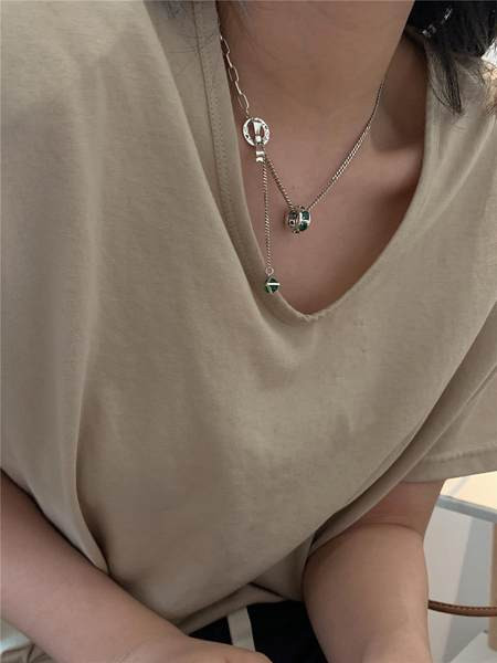 Γυναικείο κολιέ με μενταγιόν και πέτρες