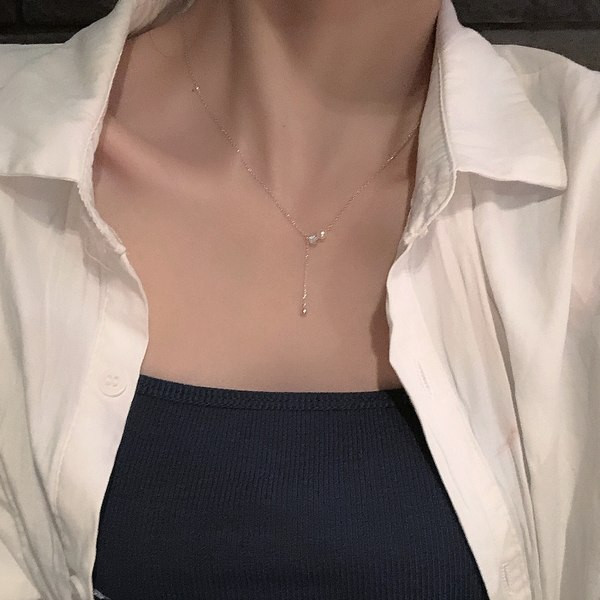 Κομψό κολιέ με διακοσμητικό μαργαριτάρι