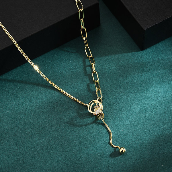 Elegantna ženska ogrlica s dvostrukim prstenastim privjeskom