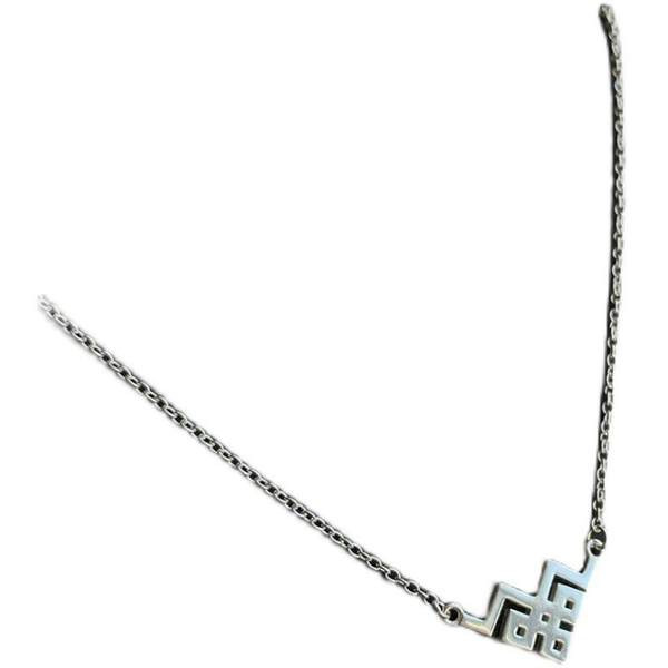 Γυναικείο κολιέ με μενταγιόν σε ασημί χρώμα