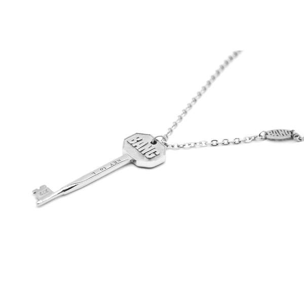 Γυναικείο κολιέ με μενταγιόν  κλειδί