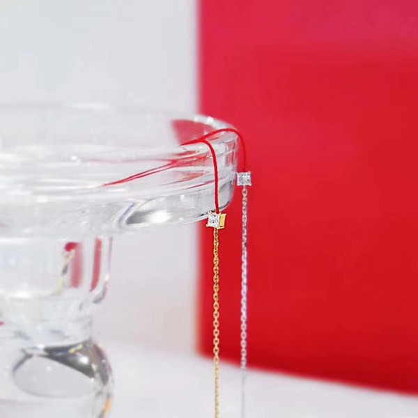 Moderna ženska ogrlica s kamenom