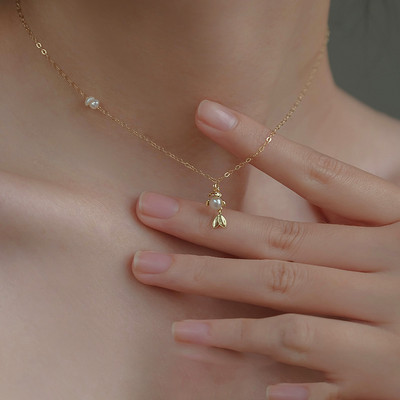 Λεπτό χρυσό χρώμα κολιέ με πέρλες