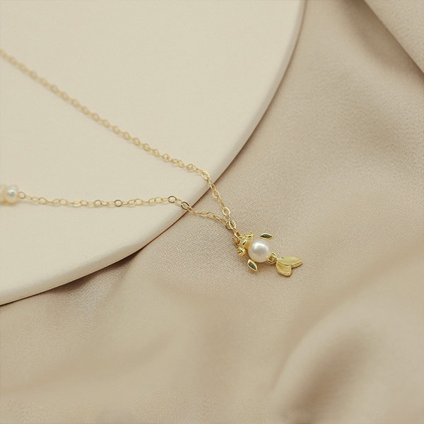 Λεπτό χρυσό χρώμα κολιέ με πέρλες