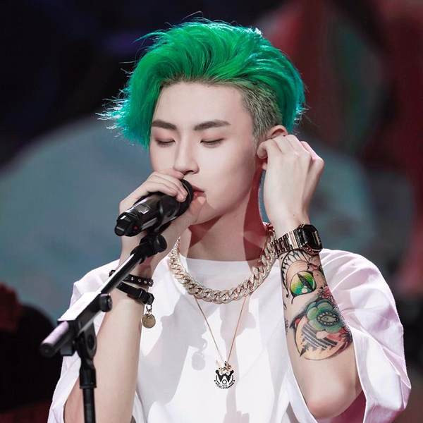 Γυναικείο κολιέ με μενταγιόν σε χρυσό και ασημί χρώμα